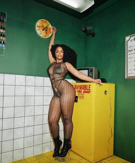 Chloe Bailey star exclusive img