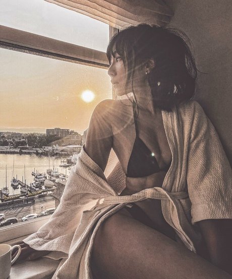 chaton courbé onlyfans parfait et sexy img