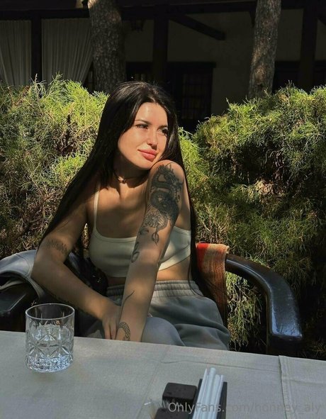 honney aly star du porno belle photos