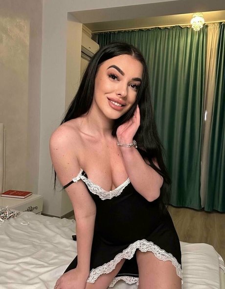 ninakhalifa modèles nus images