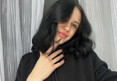 adelebee actrice hd img