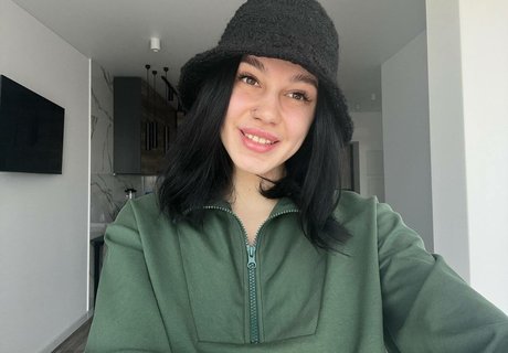 adelebee modèle chaud galeries