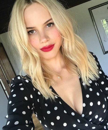 Halston Sage star du porno sexy photos