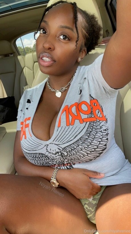 niyahrenee étoile nue photos