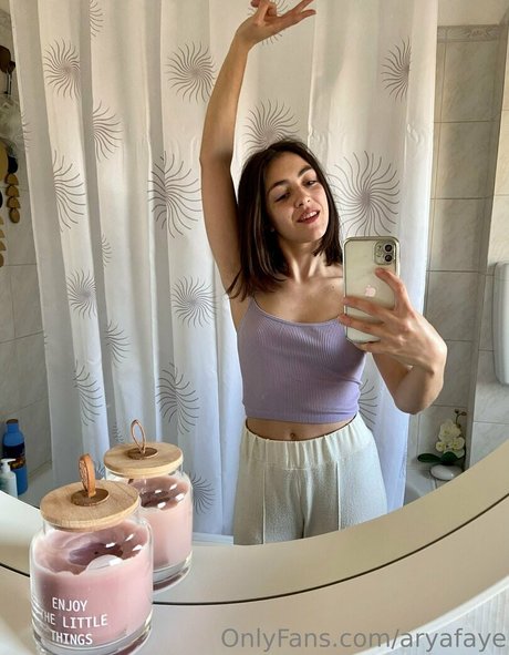 aryafaye star du porno érotique des photos