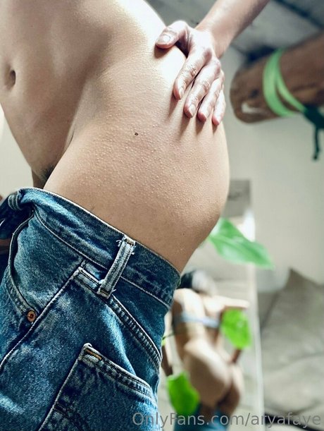 aryafaye actrice artistique collection