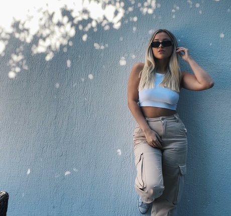 Lavender Baj jolie actrice images