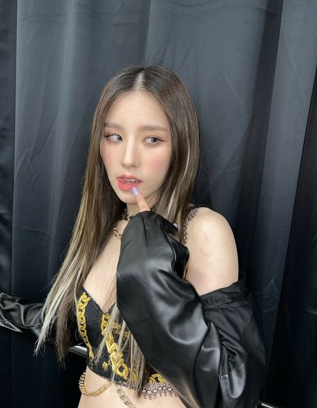 WomenK pop modèle érotique archive