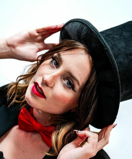 Audra Miller modèle hd img