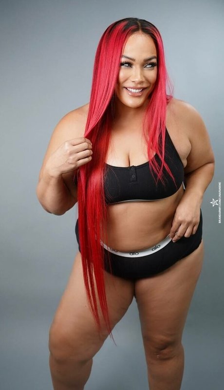 Nia Jax actrice de grande qualité img