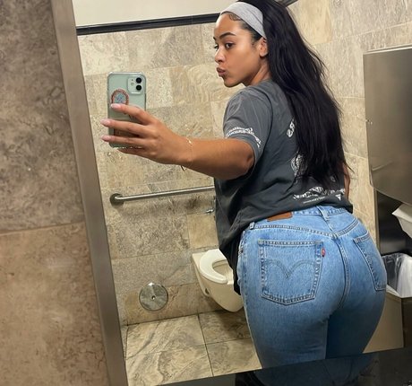 Raina Morris modèle magnifique image