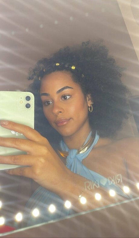 Raina Morris modèle sexy img