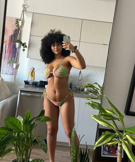 Raina Morris nus étoiles archive