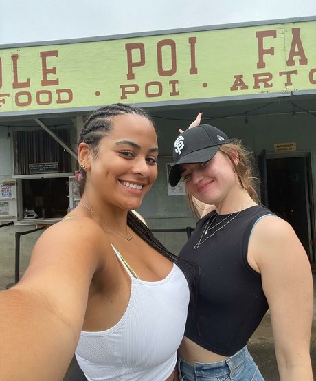 Raina Morris modèle porno galeries