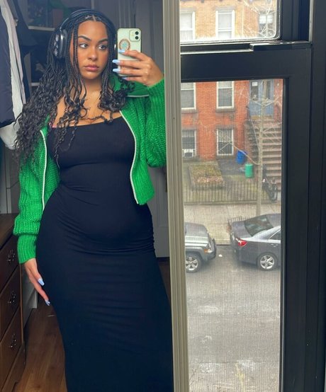 Raina Morris modèle adulte archive