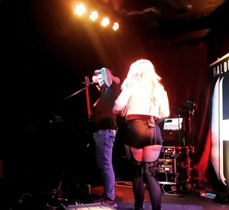 Addie Nicole Amick star du porno image