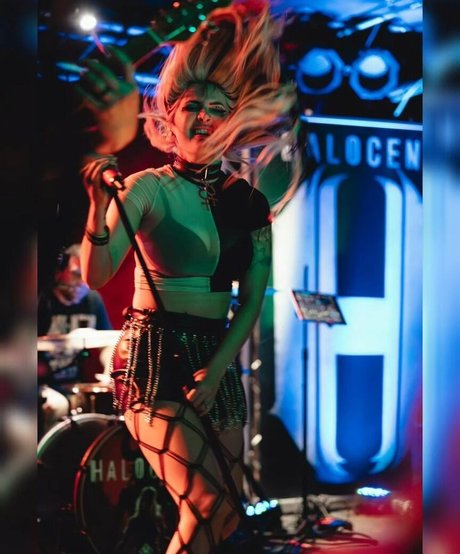 Addie Nicole Amick modèle porno archive