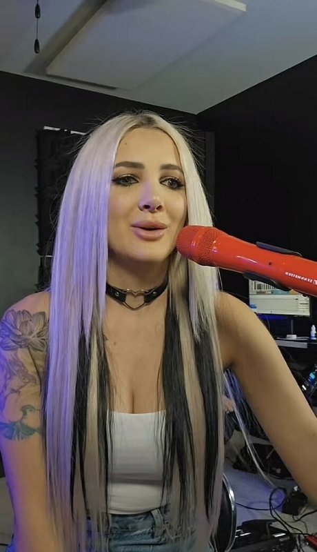 Addie Nicole Amick nus de stars du porno galeries