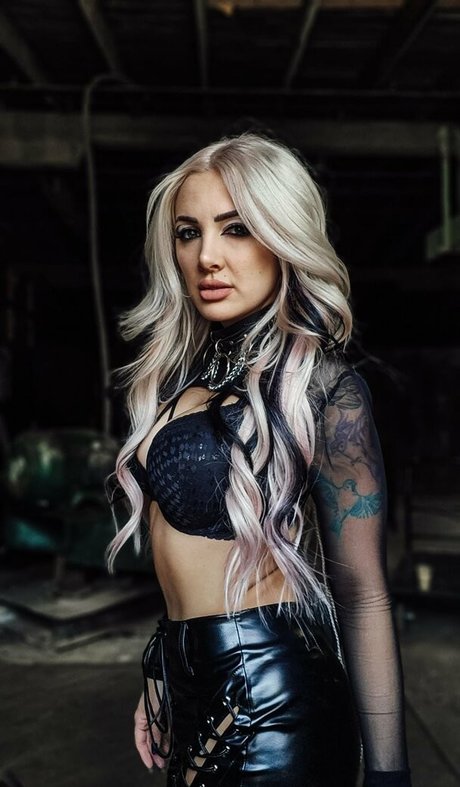 Addie Nicole Amick star du porno adulte images