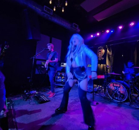 Addie Nicole Amick étoile xxx photos