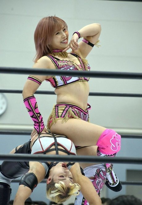 Mina Shirakawa joli modèle des photos