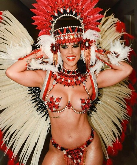 Larissa Tomasia étoile photos