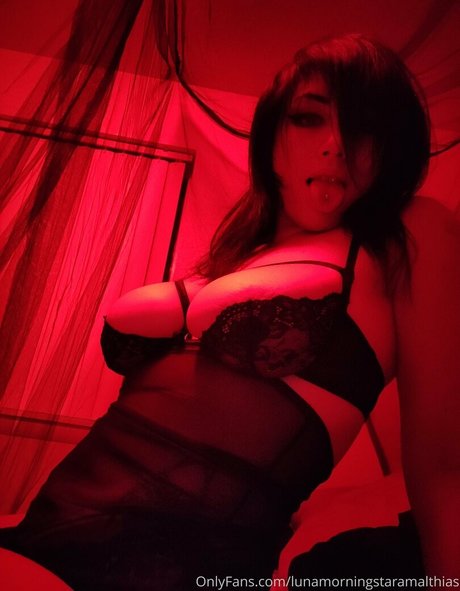 lunamorningstaramalthias étoile nue galerie