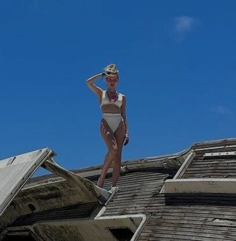 Fernanda Schneider modèles nus des photos