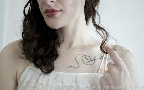 lucylarue top star img