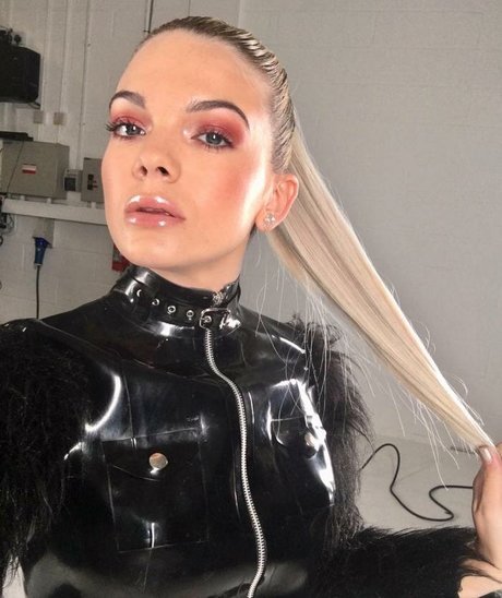 Louisa Johnson star du porno parfaite archive