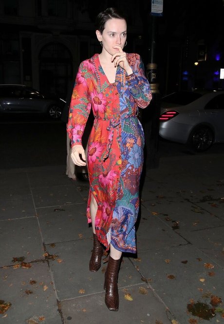 Daisy Ridley jolie star du porno images