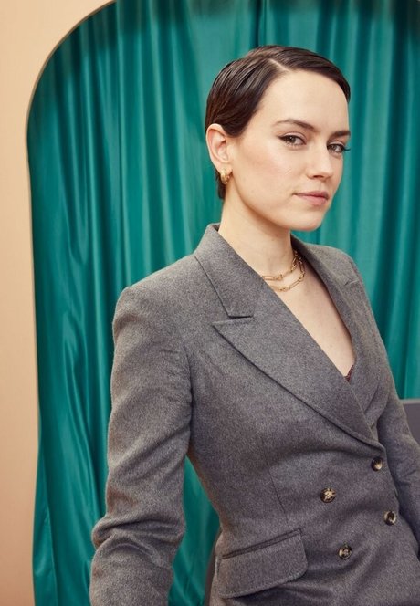 Daisy Ridley star du porno sympa archive