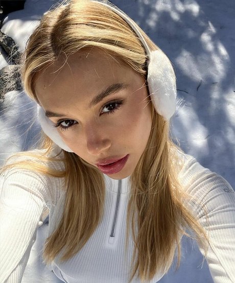 Alexis Ren actrice de grande qualité des photos