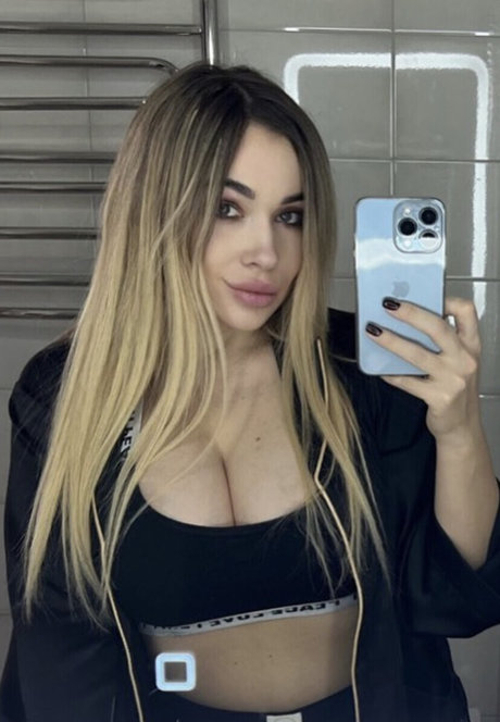 Anna Kostenko modèle adulte galerie