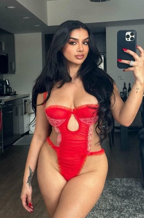 Alishbasheikh modèle chaud img