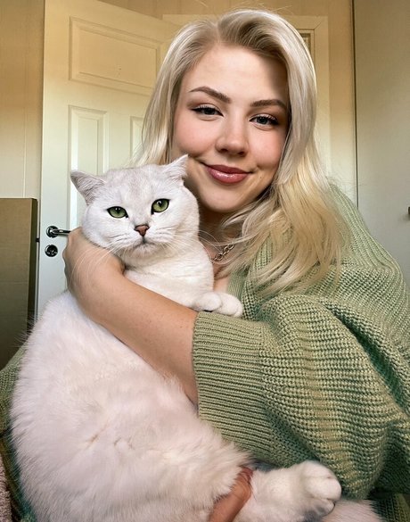 Majijej modèle érotique des photos