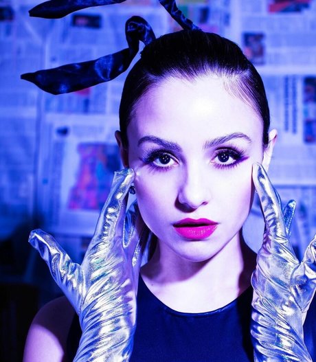 Aimee Carrero modèle artistique image