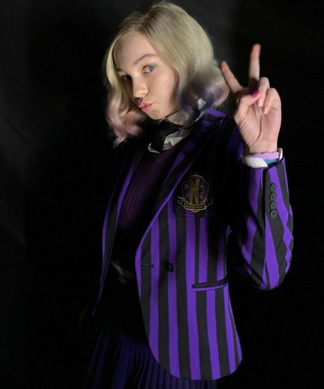 Emma Myers actrice érotique galeries