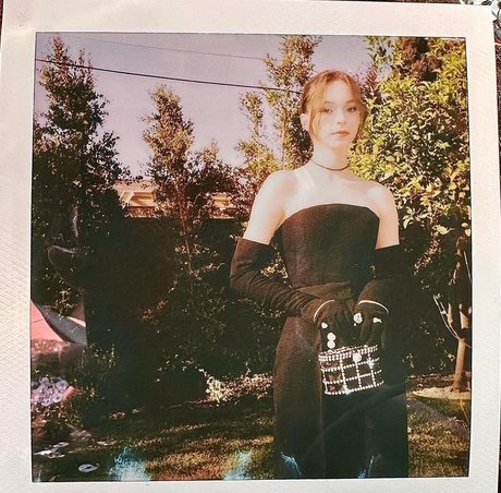 Emma Myers star du porno nue des photos