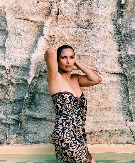 milf aux cheveux noirs onlyfans nu photo