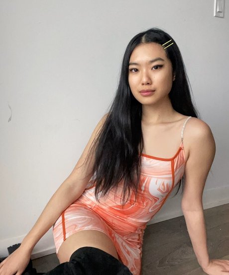 milf blonde aux courbes onlyfans nu sympa photo