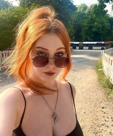 KDRkitten étoile nue photo