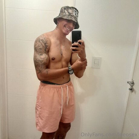 Leeosex modèles nus des photos