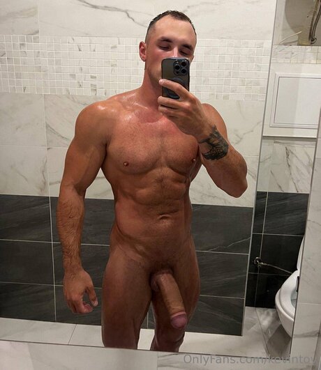 Kevintoy beau modèle archive