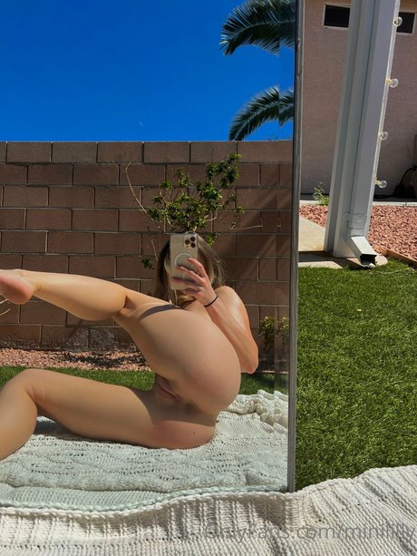 Minilillyxx star pornographique photos