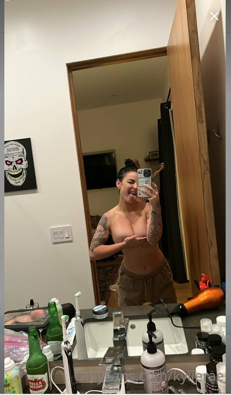 Kylie Rae art modèle galeries