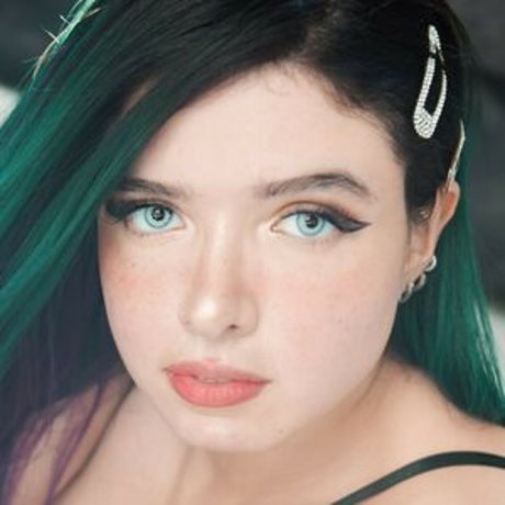 Hana Senpai étoile nue collection