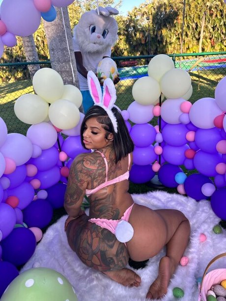 KKVSH actrice sexy des photos