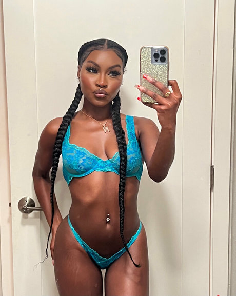 juiicyyyfruit art modèle image