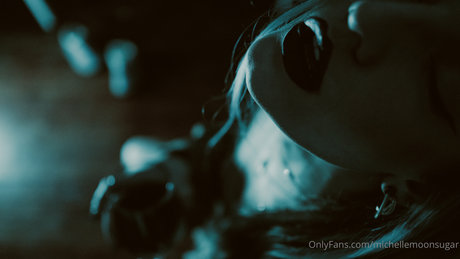 Ellie Land modèle adulte images